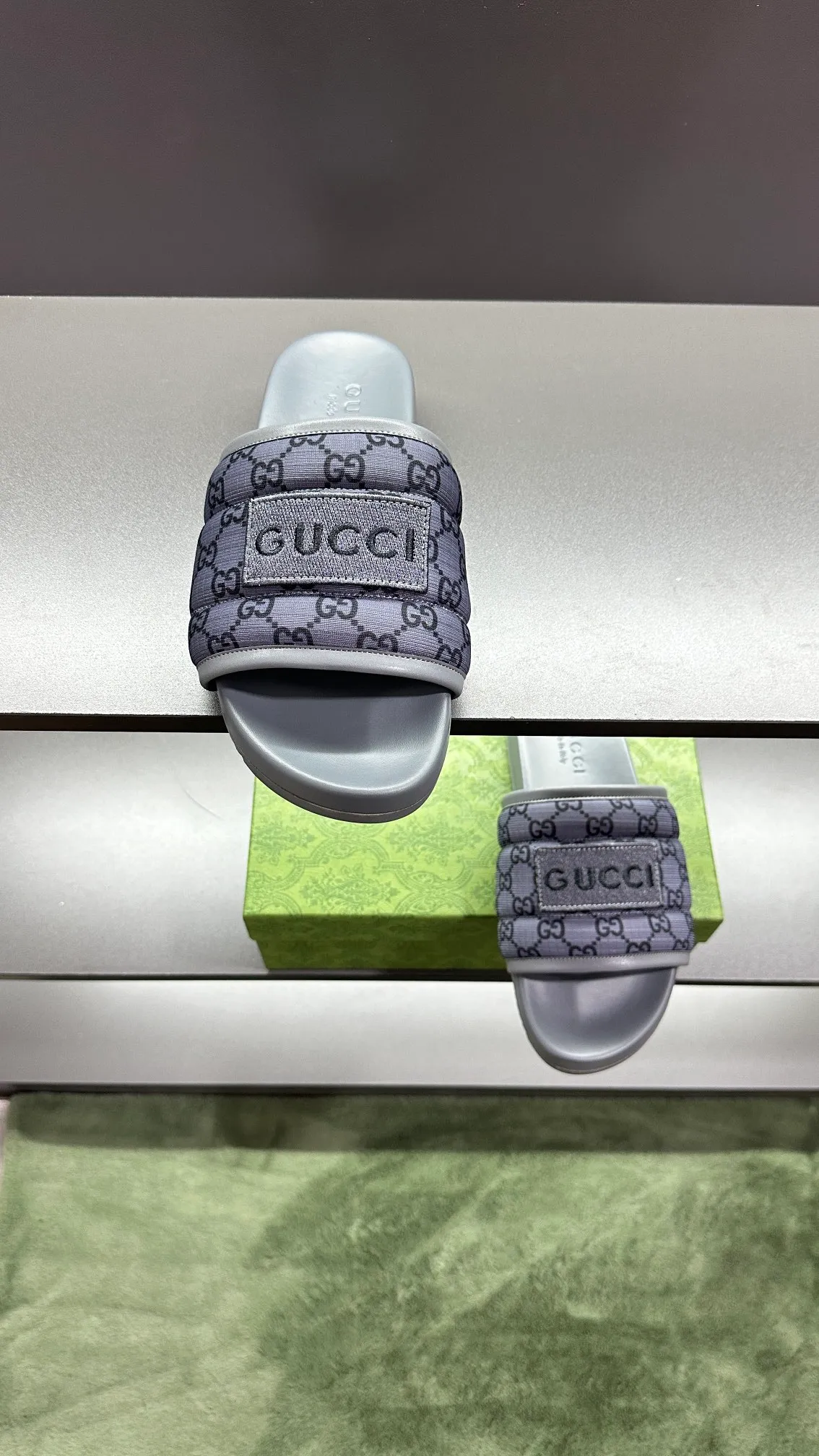 [G Family Couple Style] P: 300💰Female size 36~40 Men's size 39~45, (46. Custom-made Unisex GG slippers This slipper is made of GG polyester fiber and is decorated with a Gucci label on the front, adding a striking logo feel to the style. Beige GG recycled polyester fiber Unisex leather trim "Gucci Made in Italy" embroidered label Rubber sole Flat Made in Italy